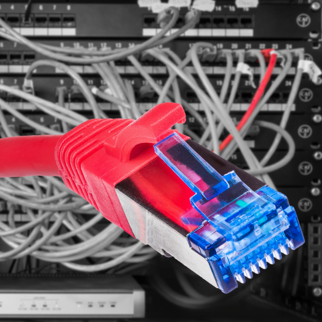 Cable de red rojo